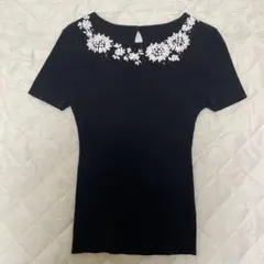 黒 花柄刺繍 半袖Tシャツのサムネイル