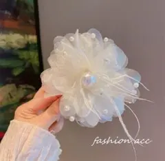 ヘアアクセ　卒園式　パール　結婚式　ブローチ　ヘアクリップ