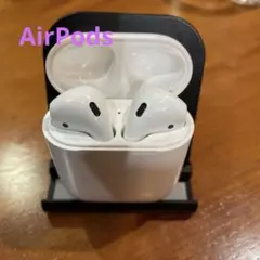 AirPods 本体 充電ケース付き ホワイト　右側は故障してますのサムネイル