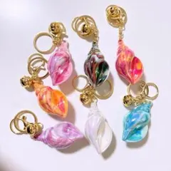 貝殻　鈴付きバッグチャーム　オーロラカラー　オーロラシェル　７個セット
