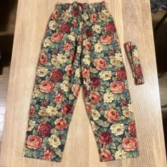 花柄カジュアルパンツとベルト