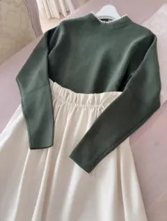 【新品未使用タグ付き】パール首オリーブグリーン リブ編みニット