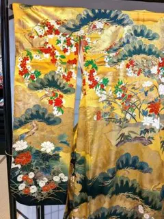 美品　正絹 引き振袖 比翼付 金彩 四季草花文様 豪華絢爛 新出品美品 正絹 引き振袖 比翼付 金彩 四季草花文様 豪華絢爛 - メルカリ