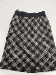 黒と白のチェック柄ひざ丈スカート サイズ9号　レリアン