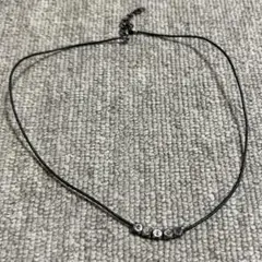 GUESS シルバー ロゴネックレス　黒　ストリート