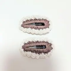 ブラウン×アイボリーのパッチンピン