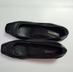 【美品】GEOX ブラック ウェッジヒールパンプスのサムネイル