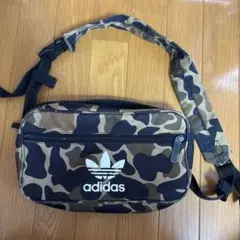 adidas カモフラージュ ショルダーバッグ