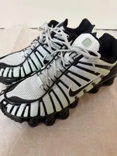 Nike Shox TL スニーカー ベイパーグリーン/フォトンダスト/ブラック