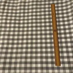 69,グレーとホワイトのギンガムチェック生地 40cm×120cm