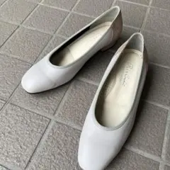 ｟リズコンフォート｠アイボリー　パンプスのサムネイル