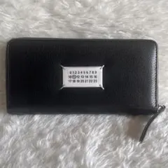 メゾンマルジェラ　ラウンドジップ　長財布　黒　ブラック　レザー　カレンダーロゴのサムネイル