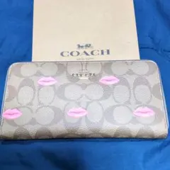 COACH リップモチーフ 長財布　美品