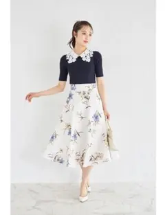 新品トッコクローゼット　ウエストアシメ切り替えフラワープリントフレアスカート