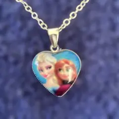 Disneyアナと雪の女王エルサとアナ ハート型ネックレス