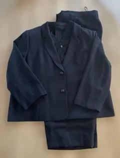 【美品】レディースブラックスーツ　礼服パンツスーツ　喪服　35BR120
