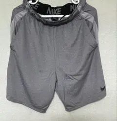 グレー ショートパンツ