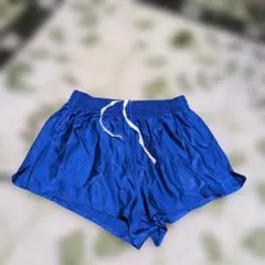 青いポリエステルハーフパンツ