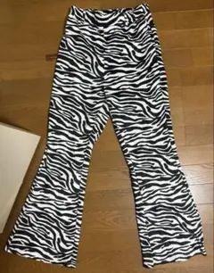 ゼブラ柄フレアパンツ⚠️けつのところに毛玉あります