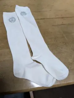 ホワイト 膝上ソックス 刺繍ロゴ付き