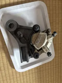 KSR110純正ニッシンフロントブレーキキャリパー。ほぼ新品赤パット付き