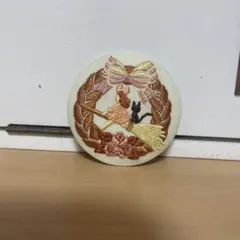 ジブリ刺繍ブローチコレクション　魔女の宅急便　 グーチョキパン店のパンリース