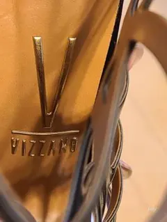 VIZZANO ブラックカットアウトサンダル