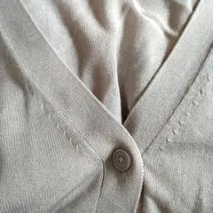 ユニクロ　ライトVネックカーディガン　シアーカーディガン