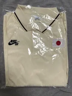 Nike SB ポロシャツ クリーム色のサムネイル