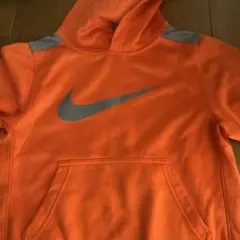 Nike オレンジ パーカー フード付き