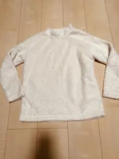 UNIQLO フリースプルオーバー ホワイト　もこもこトップス 長袖　140cm