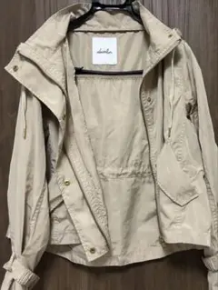 dazzlin フード付きマウンテンパーカー　ベージュ　秋服のサムネイル