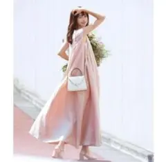 新品⭐️ebure エブール メタルシャイニーワンピース ピンクベージュ 36のサムネイル
