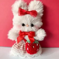 モールドール　ふわふわ　ピンク　うさぎ　モール人形　ぬいぐるみキーホルダー　苺