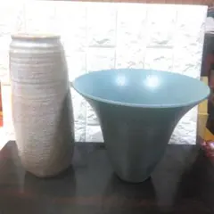 〖超メルカリ市限定価格!〗 モダンデザインの〖 陶器製花器〗　2ケ