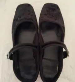 お値下げ✨️used品✨️黒いストラップ付きフラットシューズ24.5cmです✨️