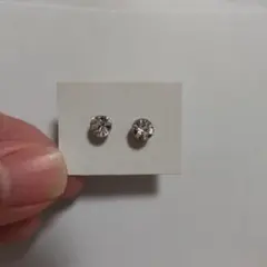 クリスタルスタッドピアス