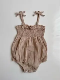ノーブランド　キャミソール　ロンパース　ベージュ　70 肩リボン