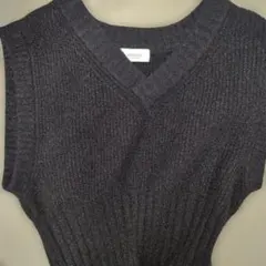 emmi ブラック Vネック ニットベスト新品