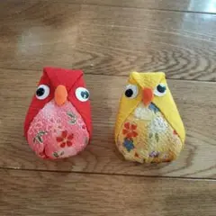 可愛い布製フクロウ置物 赤と黄色 2個セット