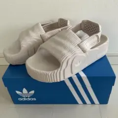 adidas ホワイト スポーツサンダル　アディレッタ