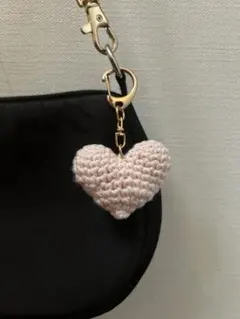 ハンドメイド　編み物　ハート　チャーム　キーホルダー　推し活　ピンク