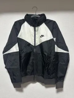 ナイロンジャケット 白