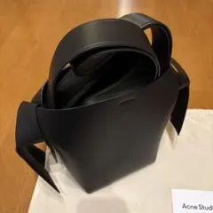 ACNE STUDIOS バッグ MUSUBI MINI A10093 ブラックのサムネイル