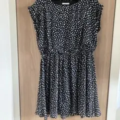 黒と白　半袖ひざ丈ワンピース　美品