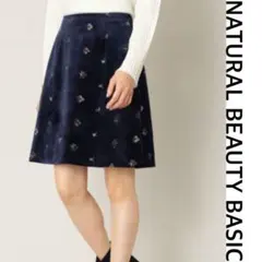 ナチュラルビューティーベーシック ベロアフラワー刺繍スカート ネイビー