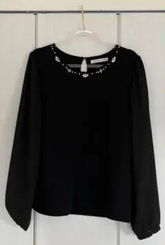 セール中※美品※ ビーズ装飾付き黒長袖ブラウス Mサイズ　可能な範囲で値下したのサムネイル