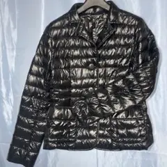 黒のキルティングダウンジャケット