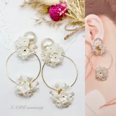 【239】新作❣️パールカボション　ホワイトフラワー　　フープ　ピアス　イヤリング