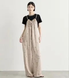 12日まで値下 サロペット 花柄 刺繍 リボン サテン　チャオパニックティピー